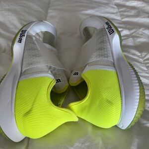 Wilson, 11 Yellow & White